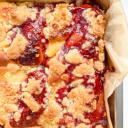 Vanilla Cream And Strawberry Jam Streusel Buns