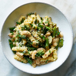 Lemony Pasta With Asparagus And White Beans