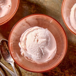 Food-processor Strawberry-balsamic Ice Cream