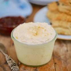 Easy Clotted Cream Recipe (how To Make Clotted Cream 3 Ways)