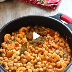 Garbanzos Con Sepia Y Langostinos