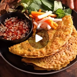 Crispy Vietnamese Bánh Xèo (sizzling Crepe)