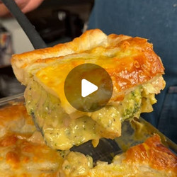Broccoli &amp; Cheddar Chicken Pot Pie