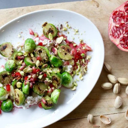 Gebakken Spruitjes Met Hüttenkäse En Pistache