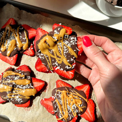 4-ingredient Strawberry Banana Bark