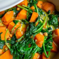 Curry De Patates Douces, Épinards Et Pois Chiches