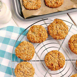 Golden Syrup And Oat Cookies