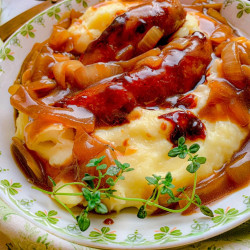 Bangers And Mash With Guinness Gravy