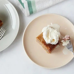 Slow Cooker Banana Upside Down Cake