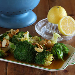 Broccoli With Lemon And Almonds