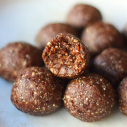 Chocolate Balls (with Dates)