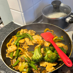 Spicy Chicken Stir-Fry with Brown Rice