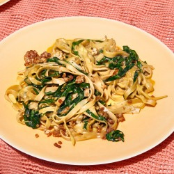 Peanut Rice Noodles With Pork