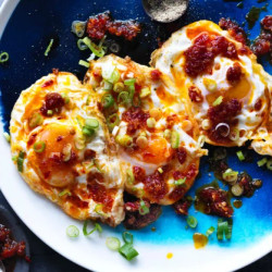 Home-style Fried Eggs With Chilli Sauce