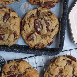 Vegan Chocolate Chip Cookies
