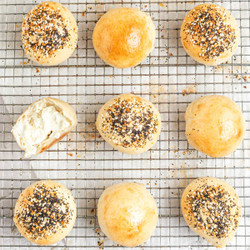 Cream Cheese Stuffed Mini Bagel Bombs