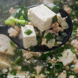 Tofu And Garlic Flat Chive Soup - Canh Dau Hu He