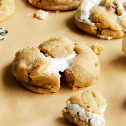 Soft And Chewy Fluffernutter Cookies
