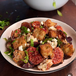 Fig, sourdough croton &amp; goat’s cheese salad