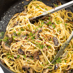 30 Minute Creamy Mushroom Carbonara