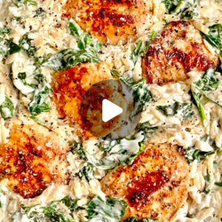 One Pot Creamy Garlic Spinach Orzo