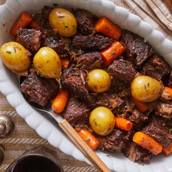 Slow Cooker Pot Roast With Carrots And Onion