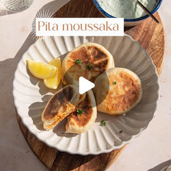 Gevulde Pita's Met Moussaka Vulling