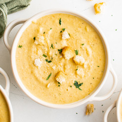 Roasted Garlic Cauliflower Soup