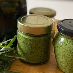 Walnuss-rucola-pesto