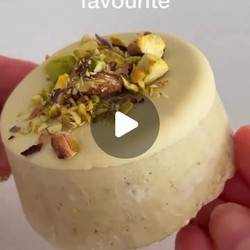 Pistachio Frozen Yoghurt Cups