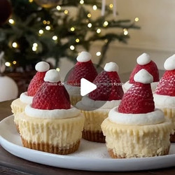 Mini Cheesecake Santa Hats