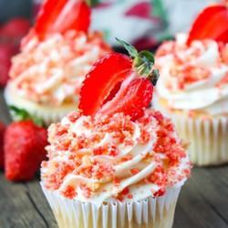 Strawberry Crunch Cupcakes