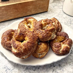 Homemade Cinnamon Crunch Bagels