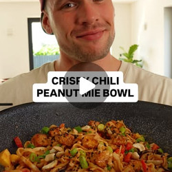 10-min High Protein Crispy Chili Peanut Mie-bowl