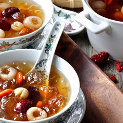 Peach Gum Dessert Soup With Red Dates, Longan, And Lotus Seeds