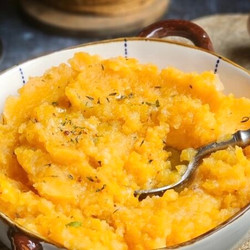 Purée De Pommes De Terre Et Butternut À L’ail Et Au Thym