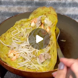 Banh Xeo (vietnamese Sizzling Savory Crepe)