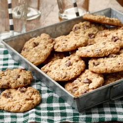 Chocolate Chip Oatmeal Cookies
