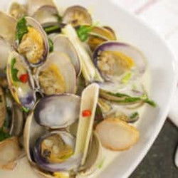 Coconut Lemongrass Clams หอยลายต้มข่า (hoi Lai Tom Ka)
