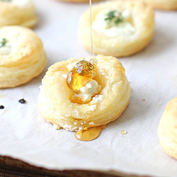 Easy Goat Cheese And Honey Bites Recipe