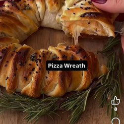 Christmas Pizza Wreath