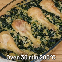 Baked Chicken Pieces in Rice With Spinach