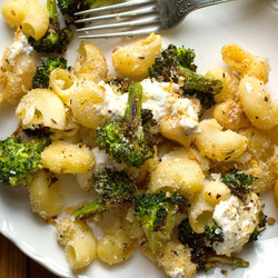 Sheet-pan Spicy Roasted Broccoli Pasta