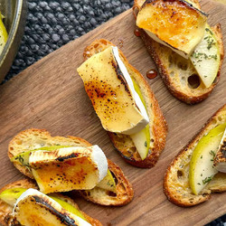 Pear And Bruleed Brie