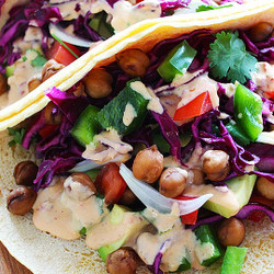 Veggie Kichererbsen-tortillas Mit Sesam-limetten-sauce