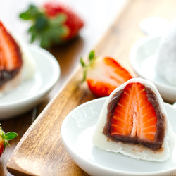Strawberry Mochi (ichigo Daifuku)