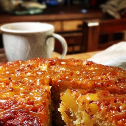 Moist Date &amp; Apple Cake With Warm Buttery Toffee Sauce