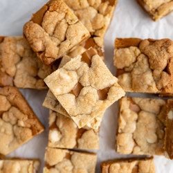 Biscoff White Chocolate Chip Bars