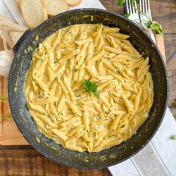 The Healthiest Creamy Garlic Pasta