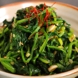 Spinach Side Dish (sigeumchi-namul)
